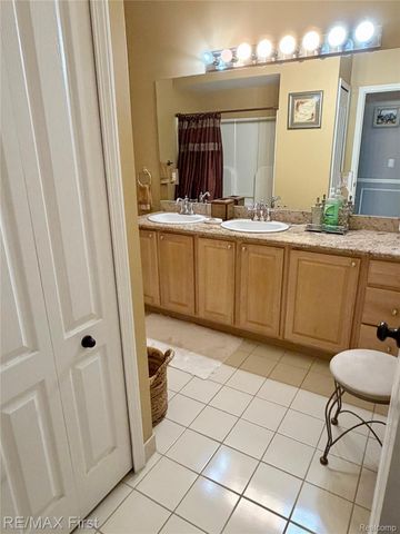 5998 Bella Vista Drive, West Bloomfield Charter Township, MI 48322