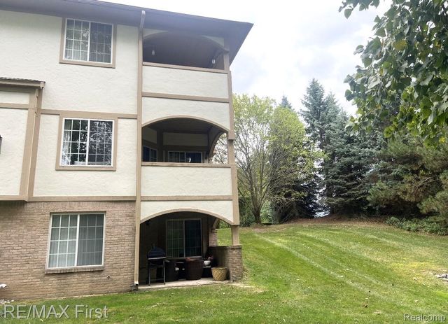 5998 Bella Vista Drive, West Bloomfield Charter Township, MI 48322