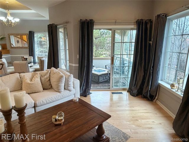 5998 Bella Vista Drive, West Bloomfield Charter Township, MI 48322