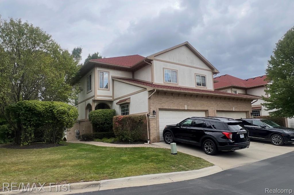 5998 Bella Vista Drive, West Bloomfield Charter Township, MI 48322