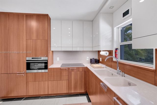 726 NE 17th Way, Fort Lauderdale, FL 33304