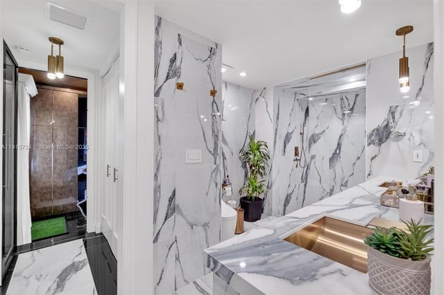 726 NE 17th Way, Fort Lauderdale, FL 33304