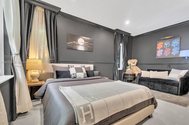 726 NE 17th Way, Fort Lauderdale, FL 33304