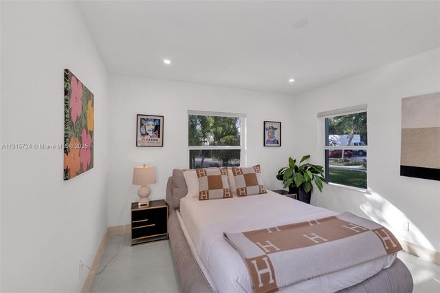 726 NE 17th Way, Fort Lauderdale, FL 33304