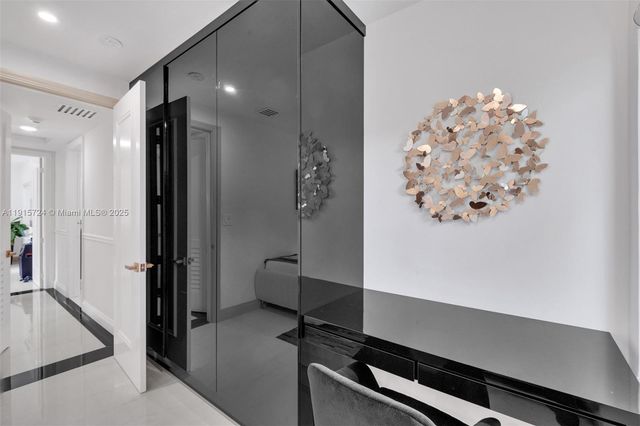 726 NE 17th Way, Fort Lauderdale, FL 33304