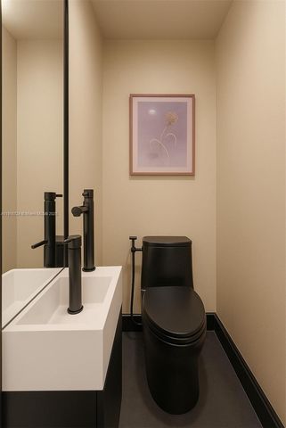 726 NE 17th Way, Fort Lauderdale, FL 33304