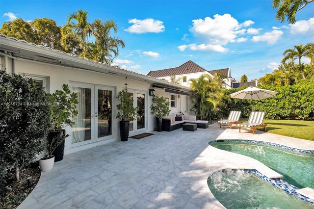 726 NE 17th Way, Fort Lauderdale, FL 33304