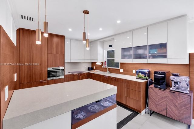 726 NE 17th Way, Fort Lauderdale, FL 33304