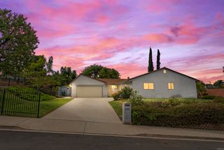645 Rainbow Place, Escondido, CA 92027