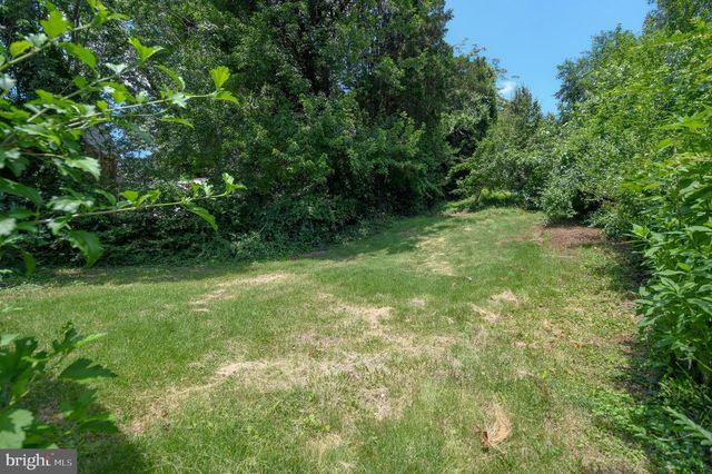 2016 CASCADE RD, Silver Spring, MD 20902