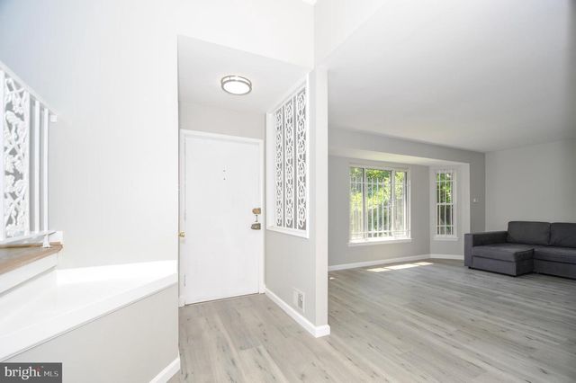 2016 CASCADE RD, Silver Spring, MD 20902