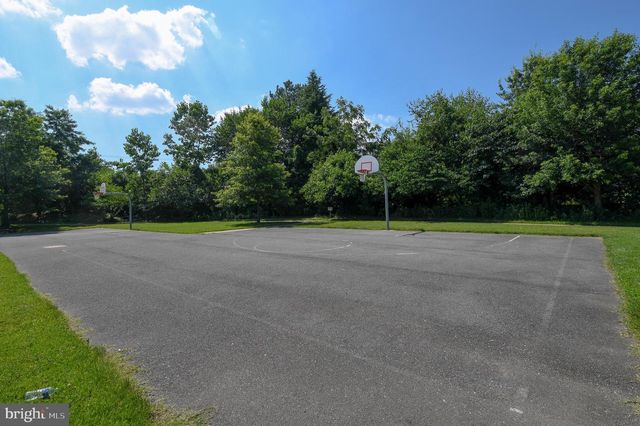 2016 CASCADE RD, Silver Spring, MD 20902