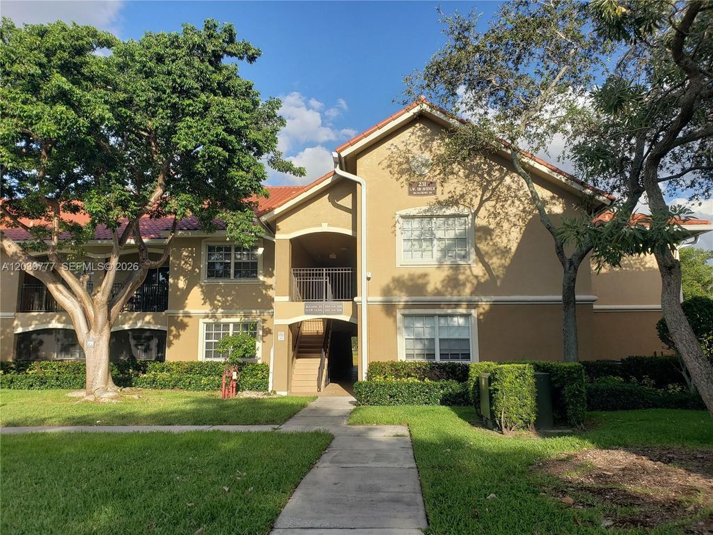 231 SW 116th Avenue 19105, Pembroke Pines, FL 33025
