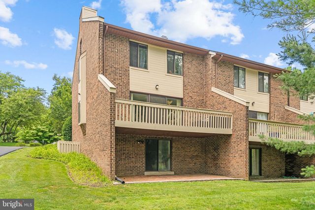 10 ELAN LN, Chesterbrook, PA 19087