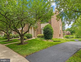10 ELAN LN, Chesterbrook, PA 19087