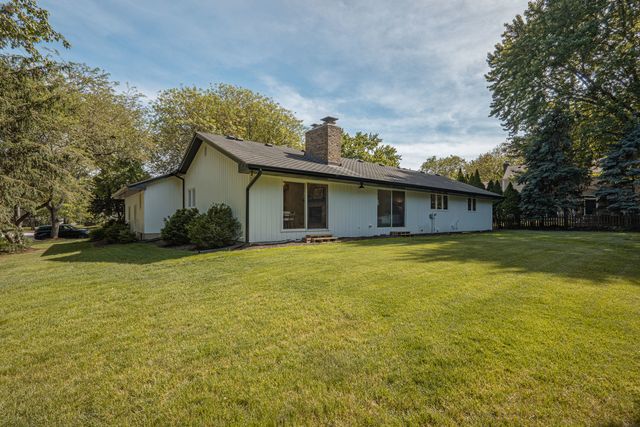 36 Winthrop New Road, Sugar Grove, IL 60554