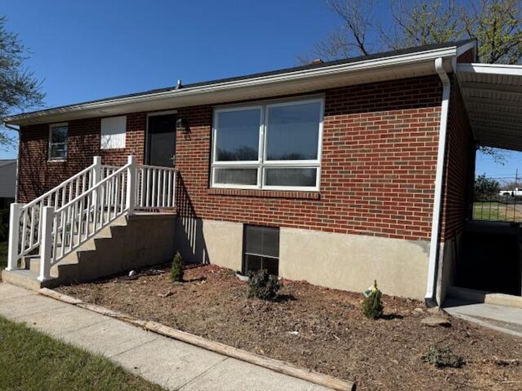 824 Coolbrook RD, Vinton, VA 24179