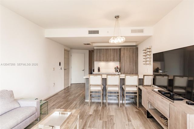 801 S Miami Ave 3703, Miami, FL 33130