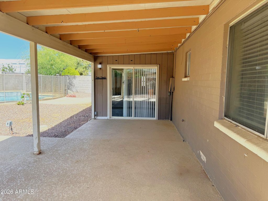 Image 12 of property listing at 624 W KEATS Avenue, Mesa, AZ 85210