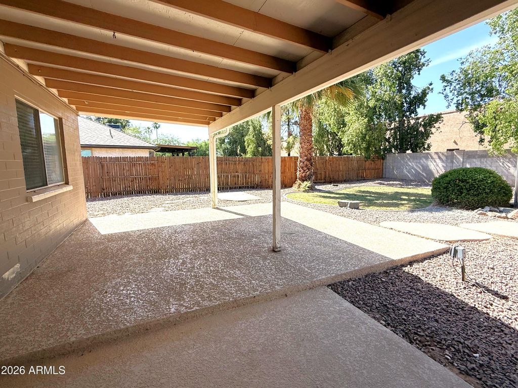 Image 13 of property listing at 624 W KEATS Avenue, Mesa, AZ 85210