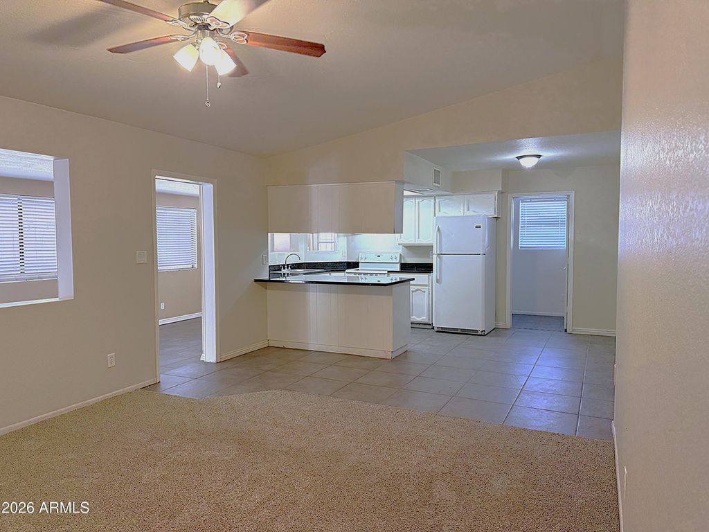 Image 3 of property listing at 624 W KEATS Avenue, Mesa, AZ 85210