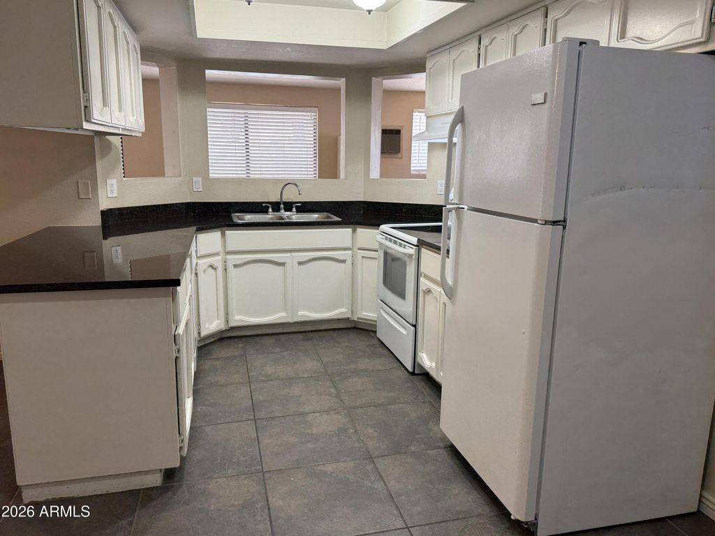 Image 4 of property listing at 624 W KEATS Avenue, Mesa, AZ 85210