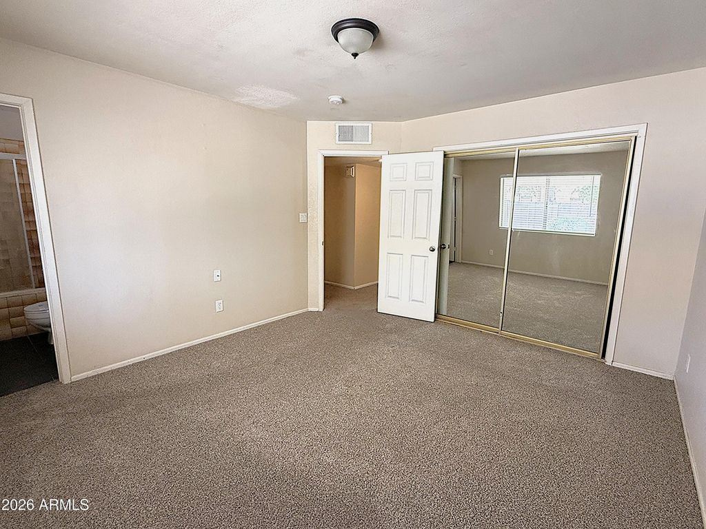 Image 7 of property listing at 624 W KEATS Avenue, Mesa, AZ 85210
