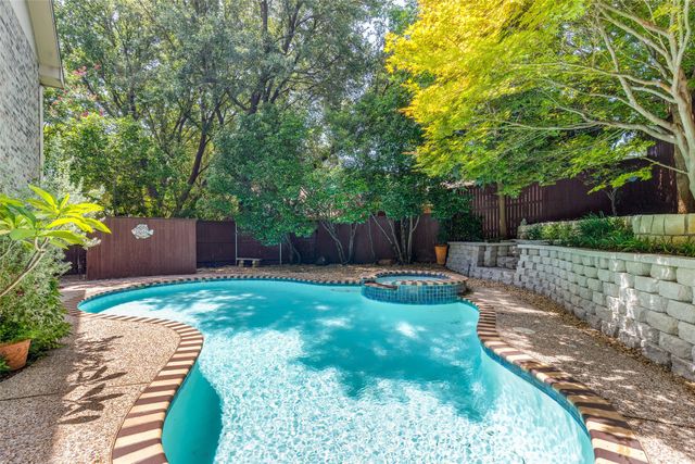 327 Kahala Drive, Dallas, TX 75218