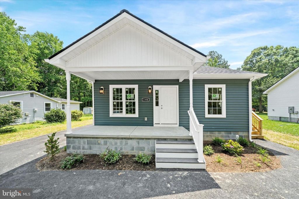 1358 W COLLEGE RD, Dover, DE 19904