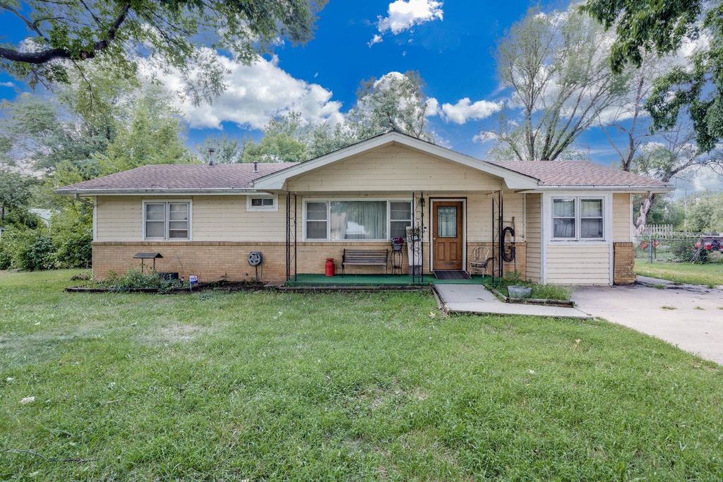 1315 S Keith Ave, Wichita, KS 67209