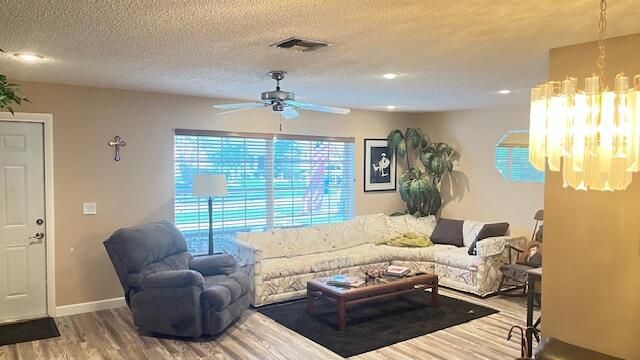 609 SW 4th Avenue, Boynton Beach, FL 33426