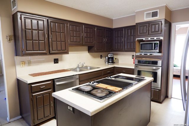 6847 pembroke, San Antonio, TX 78240