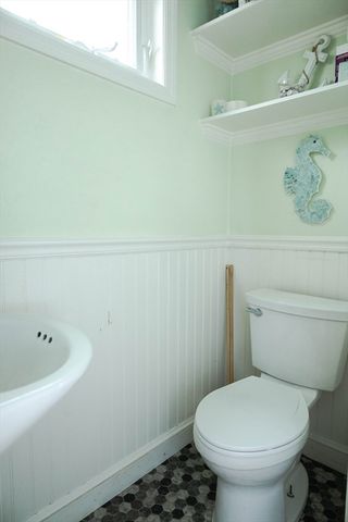 149 Reservoir Rd, Quincy, MA 02170