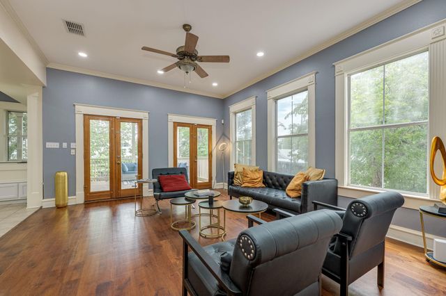 1153 San Bernard ST, Austin, TX 78702