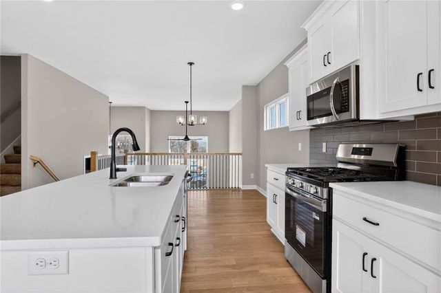 16268 Giorgia Street, Parkville, MO 64152