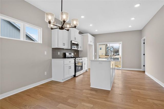 16268 Giorgia Street, Parkville, MO 64152