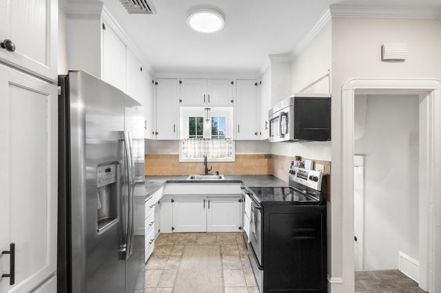 1021 Ray St, Fall River, MA 02720