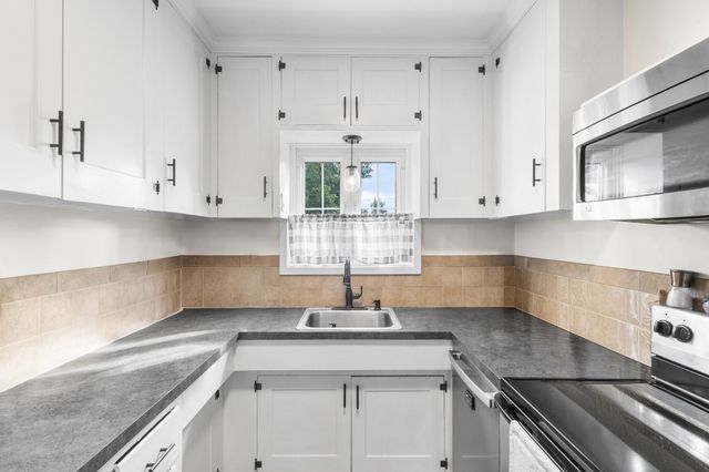 1021 Ray St, Fall River, MA 02720