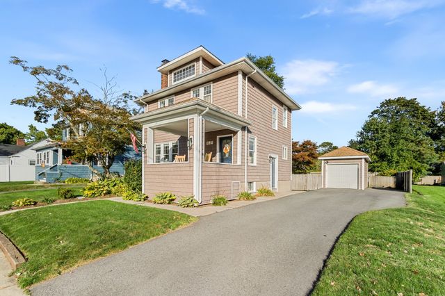 1021 Ray St, Fall River, MA 02720