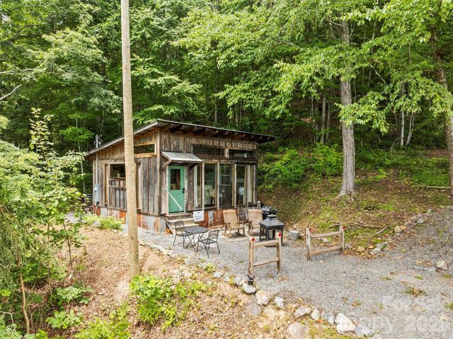 553 Paradise Mountain Road, Canton, NC 28716