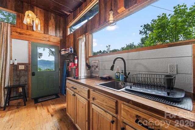 553 Paradise Mountain Road, Canton, NC 28716