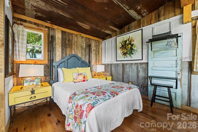 553 Paradise Mountain Road, Canton, NC 28716