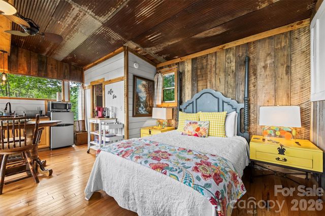 553 Paradise Mountain Road, Canton, NC 28716