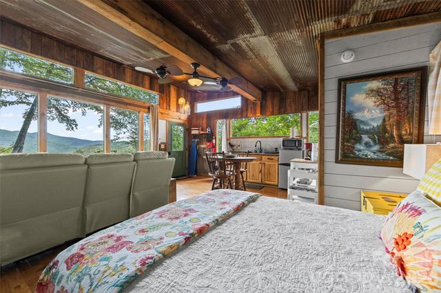 553 Paradise Mountain Road, Canton, NC 28716