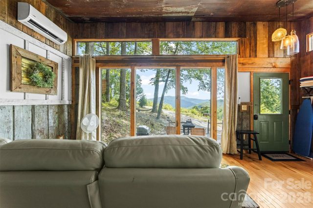 553 Paradise Mountain Road, Canton, NC 28716