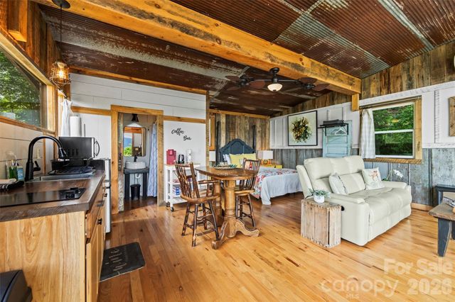 553 Paradise Mountain Road, Canton, NC 28716