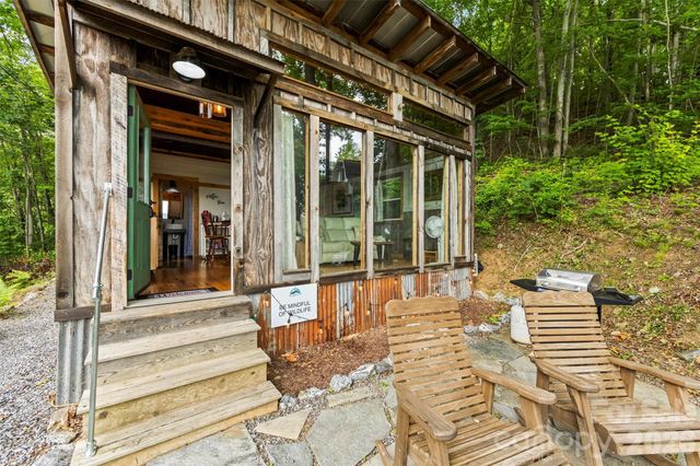 553 Paradise Mountain Road, Canton, NC 28716