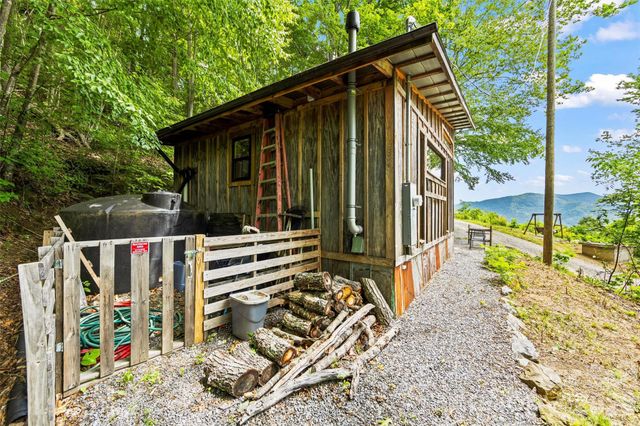 553 Paradise Mountain Road, Canton, NC 28716