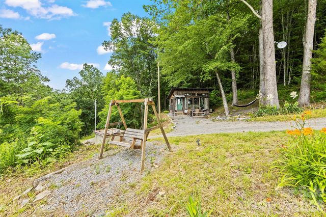 553 Paradise Mountain Road, Canton, NC 28716