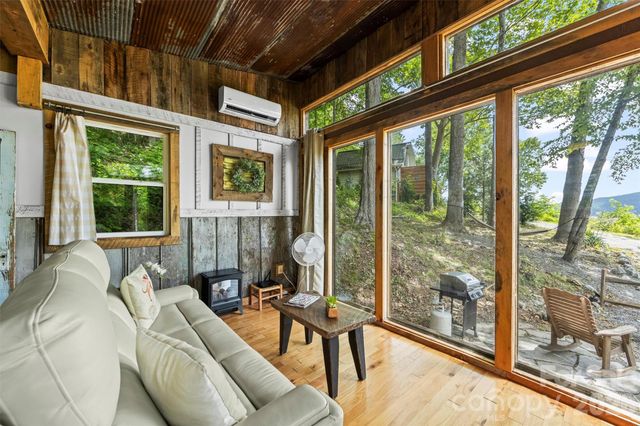 553 Paradise Mountain Road, Canton, NC 28716